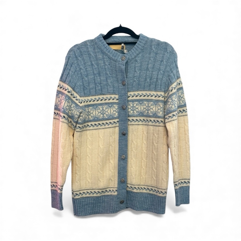 Vintage 60’s/70’s Wintuk Knit Norwegian Style Blue and Cream Cardigan (M/L fit)